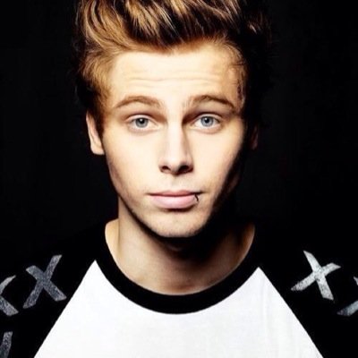 I gave you a free follow so please follow @CuthbertAddict in return ☺️ also RT some recent tweets from that account if you want a DM to Luke Hemmings x
