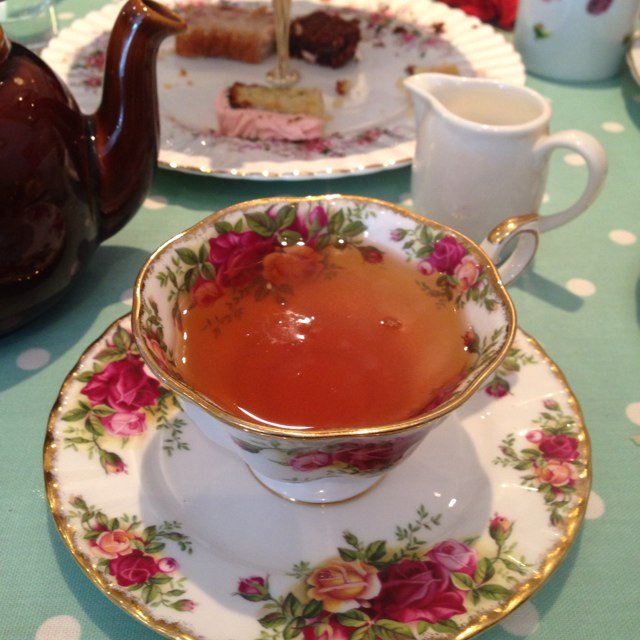 aida_khaledi's profile picture. #Mum of two /#Londoner/ #Blogger. Lover of #Food/#Fashion/#Shopping /#Beauty. #Hourglass figure, #love #Vintage.