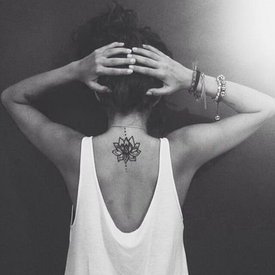 A veces escribo. A veces misil. A veces bala. A veces herida. A veces me gusta vivir.

Y eso es todo.