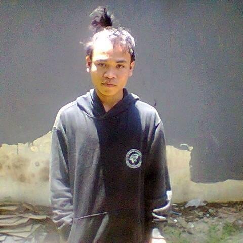 nam:alius dunaleo
alamat;sosok death metalcore
pekerjaan;vocalis sengat sumbat  
tinggal;kota singkawang
status berpacaran