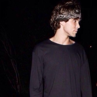 please, just rt my drawing, i worked so hard on it and all i want is ashton sees it! thank you :(
