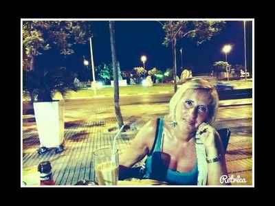 Me gusta el mar, el sol ,el verano, la luna llena ,me gusta la musica y bailar,odio las injusticias y las defiendo hasta el final ,mi lema es vive y deja vivir