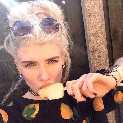 glassmoons's profile picture. Omw 2 kill ur man