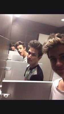 attractedallas's profile picture. cameron is probably gonna friendzone me before we even meet but it's okay