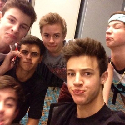 Hii!! I just gave you a free follow so go follow @Cashespinosaxx Thanks!!☺️