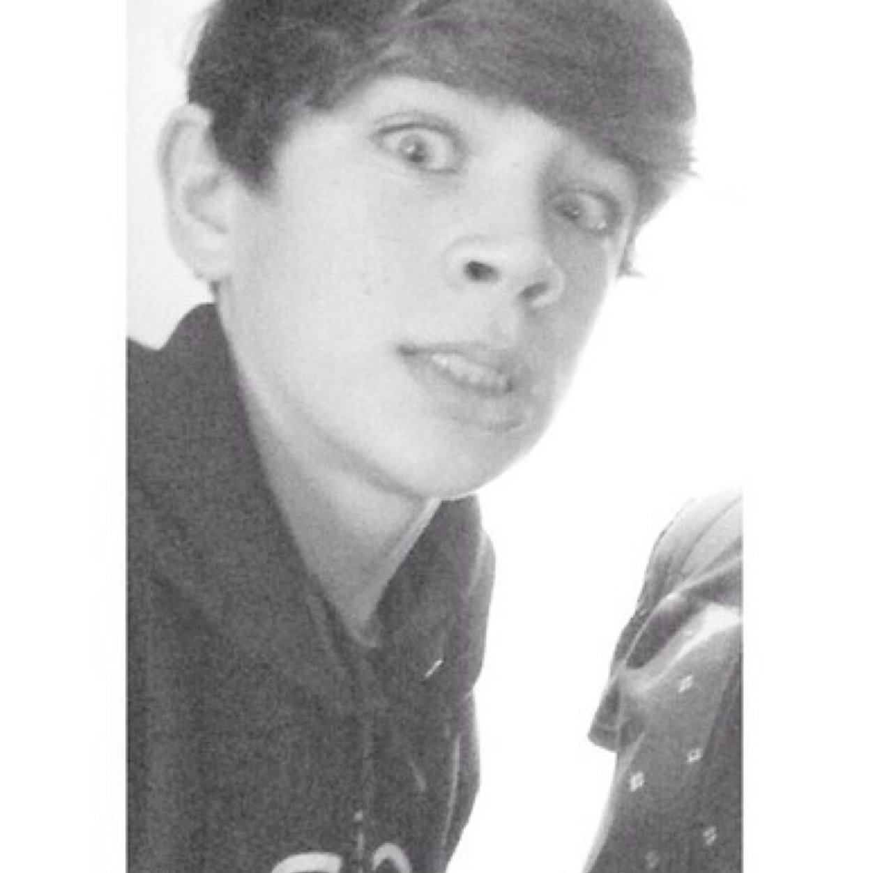 follow @thewhitesidez for DM to Hayes or read if you want acc with Hayes' follow - https://t.co/uOoMVs42o3