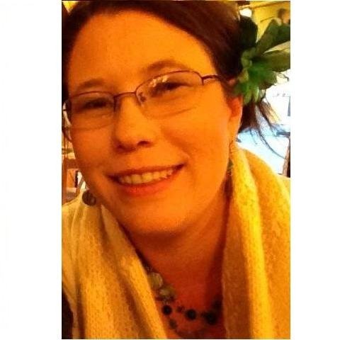 Bookworm, dabbling artist, casual gamer. Loves the outdoors, gardening, campfires, homebrew. Hockey, soccer and rugby fan.