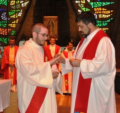 Subdelegado de Pastoral de la Salud, capellán, profe, doctorando en bioética URJC y mucho + en @archimadrid @colegioSASR @PSaludMadrid y cada martes en la radio