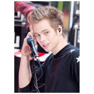 free follow from @anobraincal !! follow me on there and i'll follow you back :)