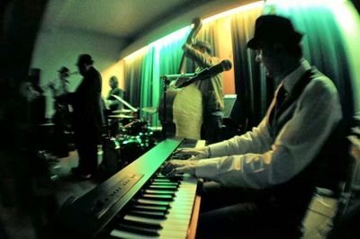 The Last Chance Ragtime Band is  dedicated to putting jazz on the dance floor. Inspired by the New Orleans sound, our music is especially crafted for dancers.
