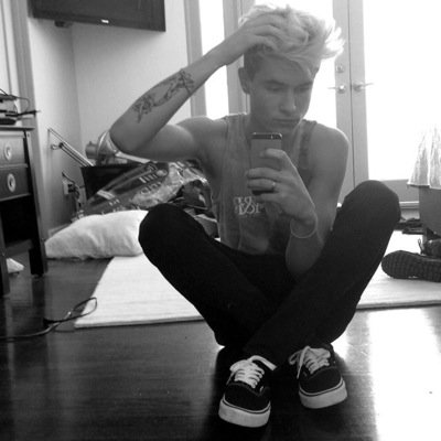 O2lDaisy's profile picture. ι ρσѕт αвσυт αиутнιиg 
I ᒪOᐯE O2ᒪ ᗩᑎᗪ YOᑌTᑌᗷEᖇᔕ