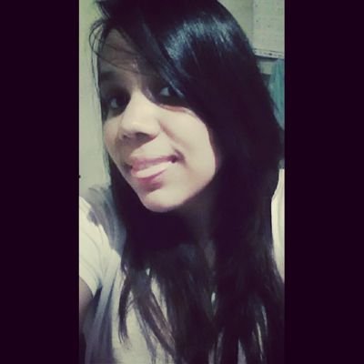 Brasileira, santista, alvinegra, mãe, feliz, amada, sado, otimista, teimosa, fiel, amante de cinema, sensível,  chorona, trouxa, entre tantas outras coisas...