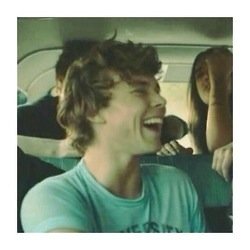 ✨this irwin kid kinda stole my heart.✨ zayn and ashton are bae, pizza is cool and I like cats. {☹/4 lol/5}