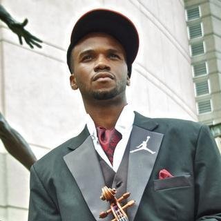 The Official Fan Page of @LeeEnglandJr..  Michael Jordan's violinist & 1st non-athlete @Jumpman23 signee. #violin #strings #hiphop #soul #jordan #jumpman