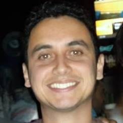 Computero por opção, jogador de futebol frustrado e violeiro de churrasco.