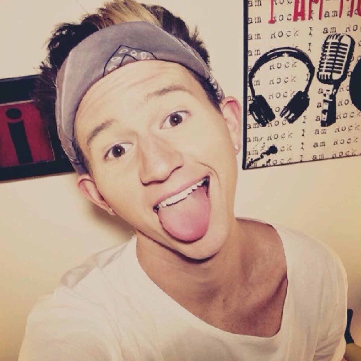 CONGRATS RICKY FOLLOWS YOU AND HE LOVES YOU SO MUCH! Real acc @MyRickyDillon