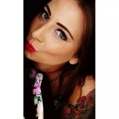 _DebbieGold_'s profile picture. CL: BNE Aussie. https://t.co/uX2xl6rPFY a desire to be better at karaoke. 
everything in moderation 
✌✈