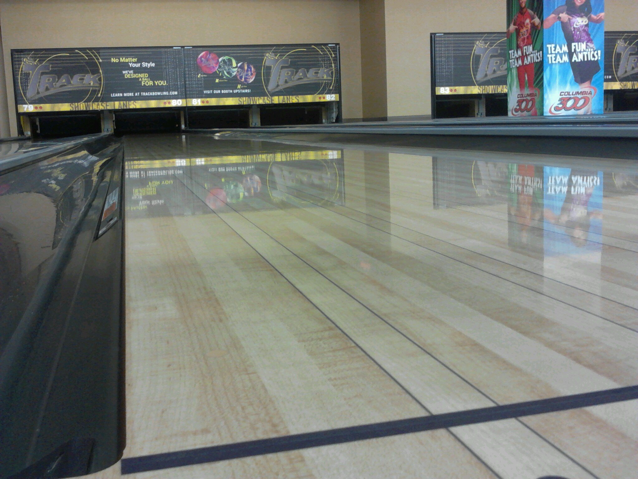 #KnowYourAnon Bowler, purveyor of fine microbrew and craft beers. High game 300 X12 high series 820, 800X7

2022 Reno City Masters Champion