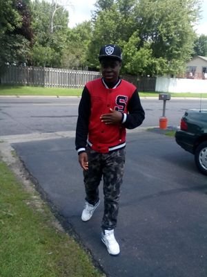 I lik sports , dancing , football , basketball , track, Bopking