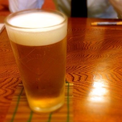 ビールばかり飲んでいるバレエ教師です。 仕事以外ではハードロックしか聴きません。 尻に敷かれすぎてペランペランになってしまった夫、免疫弱い診断を受けているのに全然体調を崩さない8歳の長女、アンパンマンを聴かせてもヘヴィメタルを聴かせても頭を前後に振る5歳の次女の4人家族。