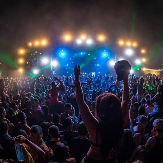 Showing you the coolest pictures from EDM artists at concerts and festivals! Submit your pictures to findgreatmusic@aol.com