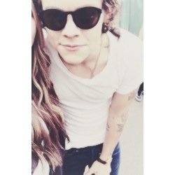 leavemealcne's profile picture. fuck everything