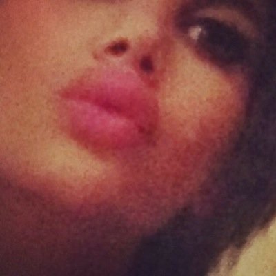 فيني نار من المحنه وبي زب يطفيها . من عايش بالكويت فقط kik: maryoma0011