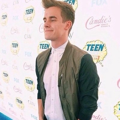 connor franta and calum hood are lyfe
i follow back