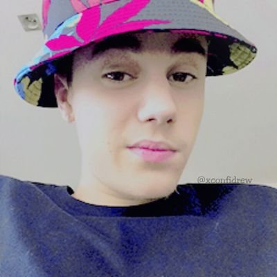 essa bio poderia ser engraçada, dizendo o quanto é desgraçado ser Belieber mas não vivo sem meu negão. | @justinbieber follow me please, I love u ♥
