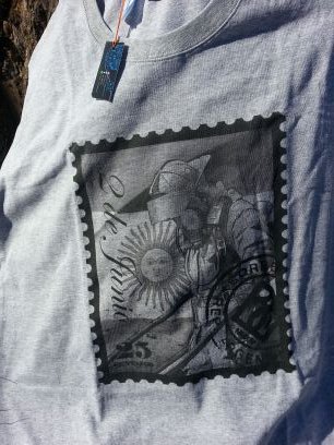 Diseños exclusivos y personalizados en indumentaria. Seguinos por Facebook