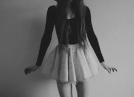 23. |《Dicen que la vida sigue, pero no es así, a veces sólo pasan los días》 |Lea 💕