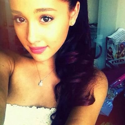 thayna_Arianas2 Profile Picture