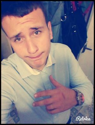 aos que me odeiam,trago no rosto um sorriso irônico є ησs labios a palavras ƒσ∂α-sє!