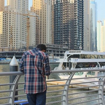 رُغم أننا نؤمِن أن اختِيار العَقل أكثرُ صَواباً غالِباً إلا انه يصعُب التخلي عَن أشيَاء أختَارتها قلوُبنَا .. ♡