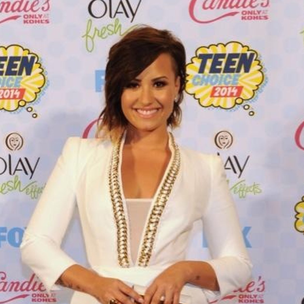 Demetria Lovato is my inspiration & idol ♡ Respect the Lovatic family ∞ Download DEMI here - http://t.co/AGn3oqxd4d