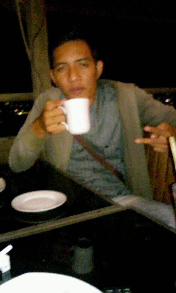 berusaha untuk mencari kebahagiaan dunia maupun akhirat,,,,,