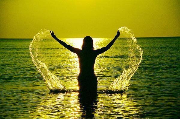 For your daily quotes and motivational needs! New account, help me gain followers!  Tweets show up daily!