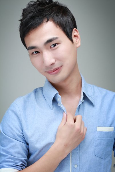 I am David and ebayer!
My ebay user ID is kpop*star
My ebay store is http://t.co/4Uh6lDTcnH
