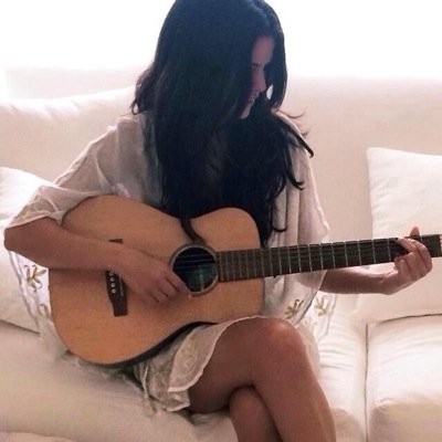 Im 21 years old. I'm fighting for my life to stay with @sexifakee. Im a VAMPIRE GODDES! Taken/Bisexual.