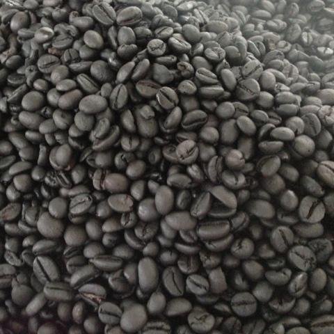 Kami Menjual Bubuk Kopi Hitam asli kopi Lampung Barat. Kopi robusta itulah jenis kopi yang mayoritas ada di Lam-Bar. Dengan aroma yang khas kopi lampung. :)