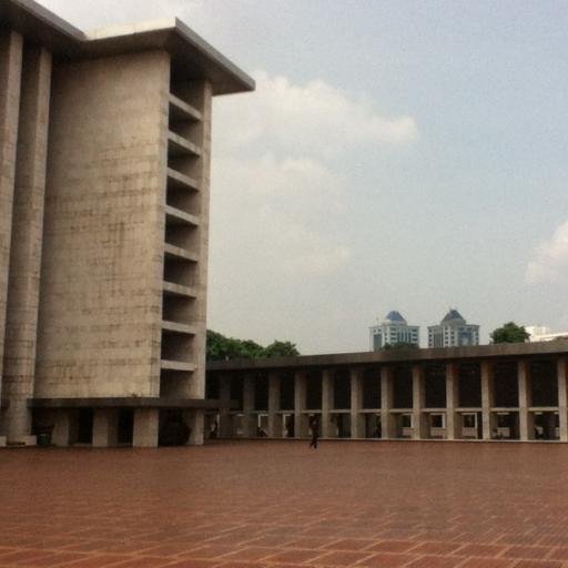 Tidak sebaik yang kalian pikirkan, juga tidak seburuk yang kalian pikirkan