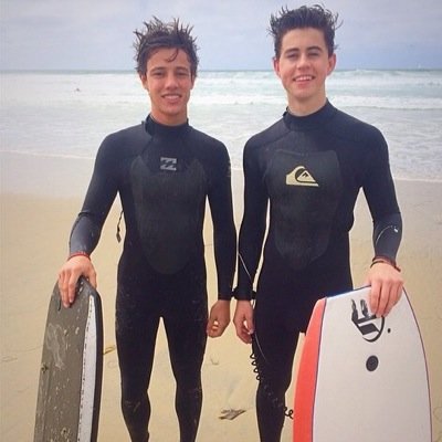 PLEASE BAES! Follow me on @GabyMahone1D ❤️ this is only a free follow