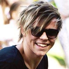 I have a thing for the drummer in 5 Seconds Of Summer @Ashton5SOS