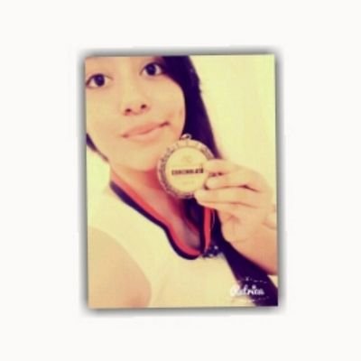 sígueme y te sigo 3 
follow me and I follow 3
recuerda se feliz sin importar lo que te diga la gente 
:)))))))))