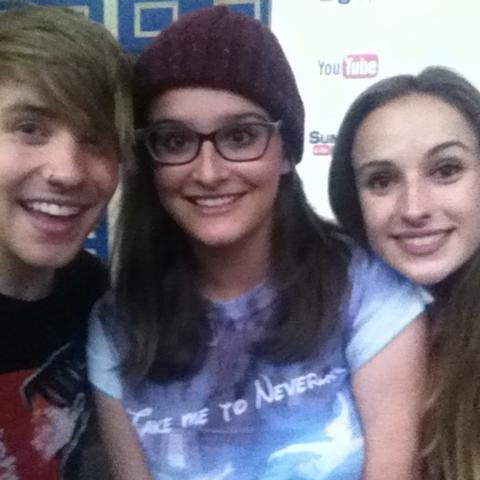 hxneyway's profile picture. a tanned vampire who may or may not be slightly obsessed with burritos