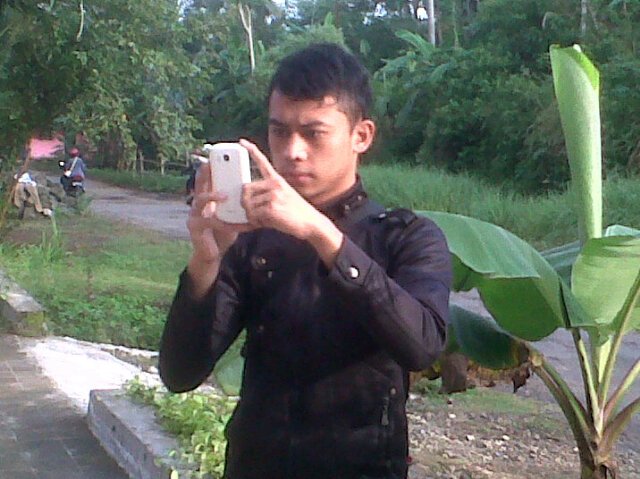 Ahdien_31's profile picture. Cinta itu adalah ketika hatimu dan perasaanmu mengatakan hal yang sama