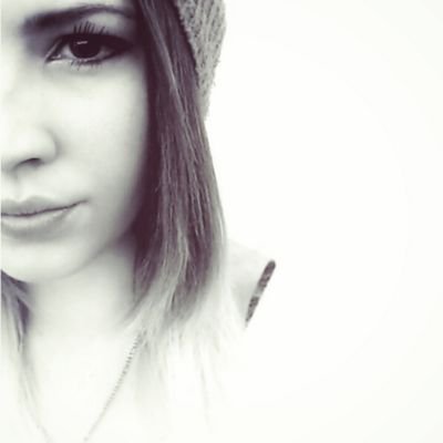 itsjustRoxanne's profile picture. Wild, free & crazy.
Music, Make-up, Madness & Mayhem. 
 ....Lover of life....
   Instagram: justroxxi