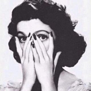 ‏‏انيقہ مُنذ طفولتي و تُعجبني نظراات الإعجااب منن حَولي لا اباالي بوجود الاُخرياات من فتياات جنسي فَ انا استثنائيہ و ااعشق ذااتي ♥♥ '