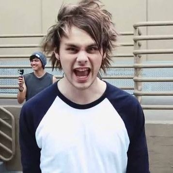 ♡ waiting for a hug off michael clifford ♡