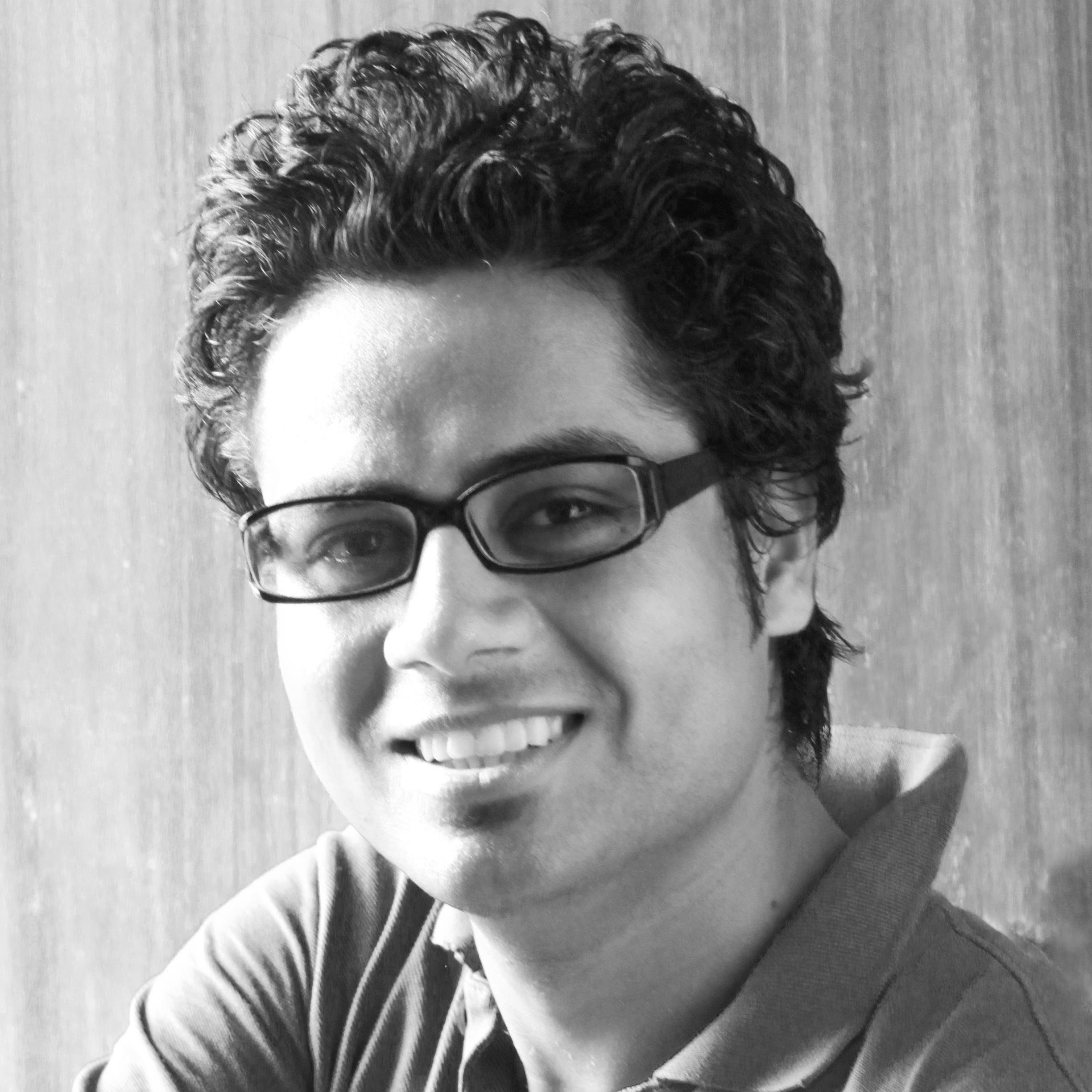 An Applied Artist who is Friendly to everyone, loves to live in own artistic world :)